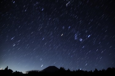 富士山から昇るオリオン